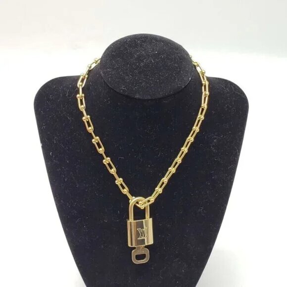 Authentic Louis Vuitton Lock&Key w/unbranded Gold Plated Chain Necklace 121025